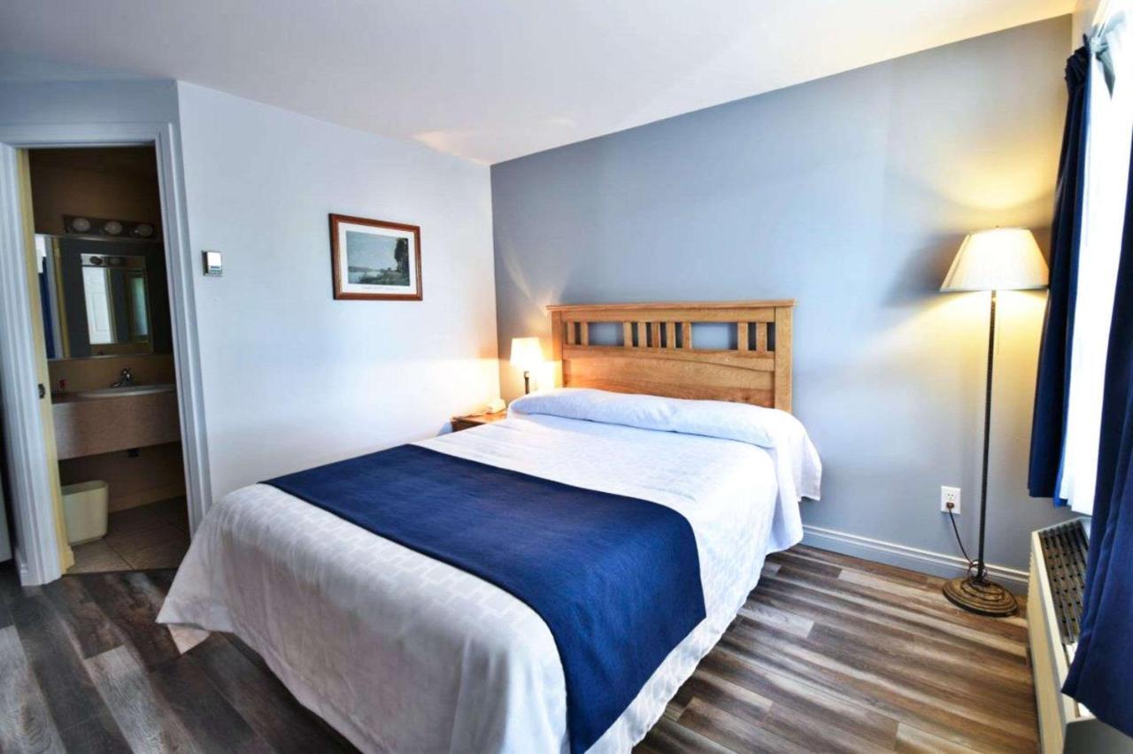 Econo Lodge Cabano Buitenkant foto